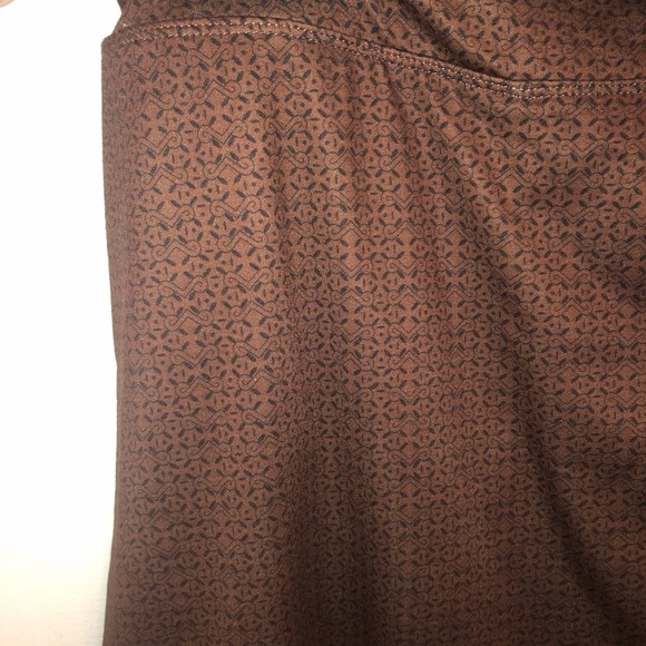 Seg’ments Luxe med 32” round. Skort. Skirt with shorts under it.  Preowned. - Picture 2 of 7